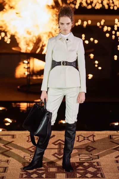 Look 94